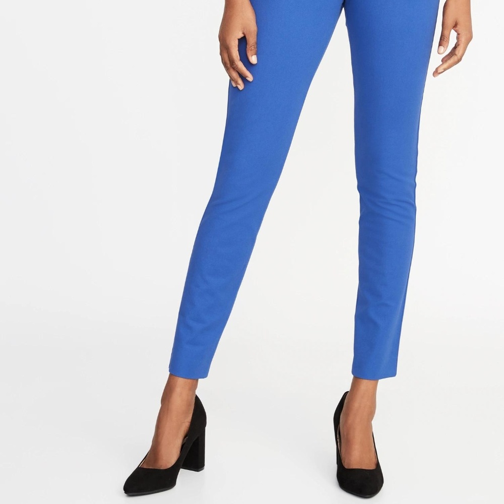 Old Navy Mid-Rise Pixie Ankle Pants for Women - Picture 2 of 5
